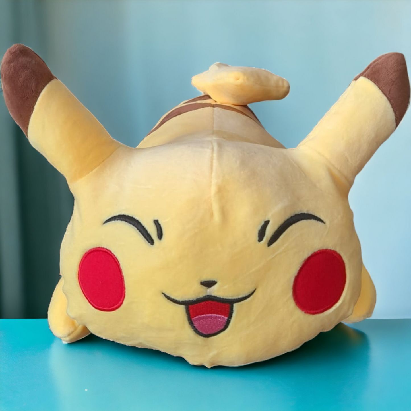 Peluche Pikachu Acostado - Pokemon  / Kawaii (40cm)