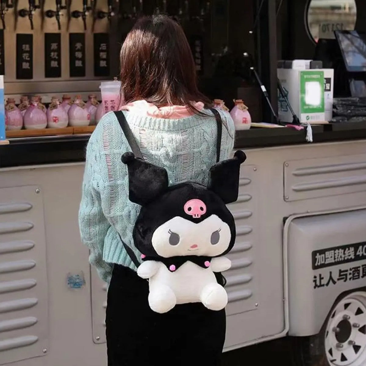 Peluche MOCHILA INFANTIL KUROMI Sanrio (33cm), Con Bolsillo y CIerre